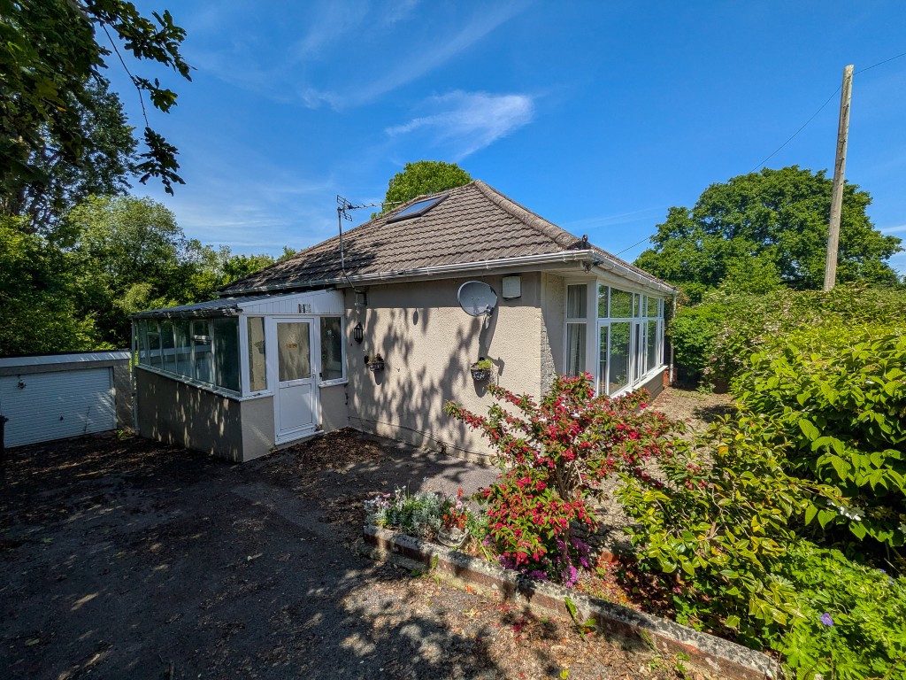 Lot: 107 - DETACHED BUNGALOW FOR IMPROVEMENT - View from the side looking towards the front door